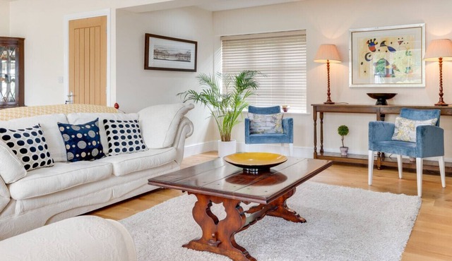 Little Aluph - Two Bedroom House, Sleeps 4