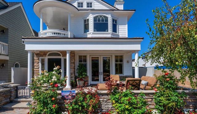 Little Balboa Island, Custom Home & Water Views, 85+ Unanimous 5 Star Reviews!