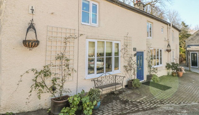 LITTLE BARGATE, pet friendly in Castleton, Peak District