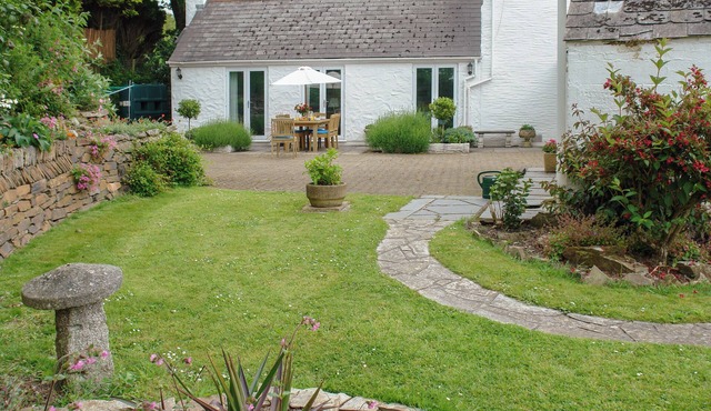 LITTLE BARN COTTAGE, family friendly, with open fire in Portloe