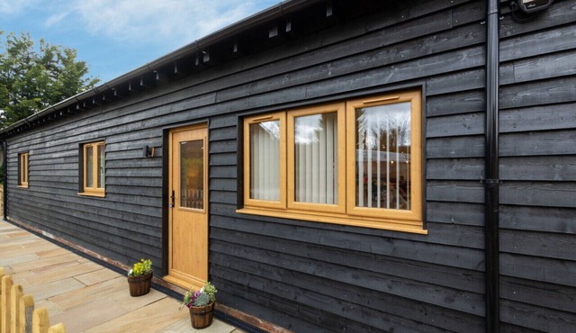 Little Barn - Four Bedroom House, Sleeps 8