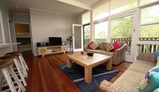 Little Bay Cottage - 8 East St SWR