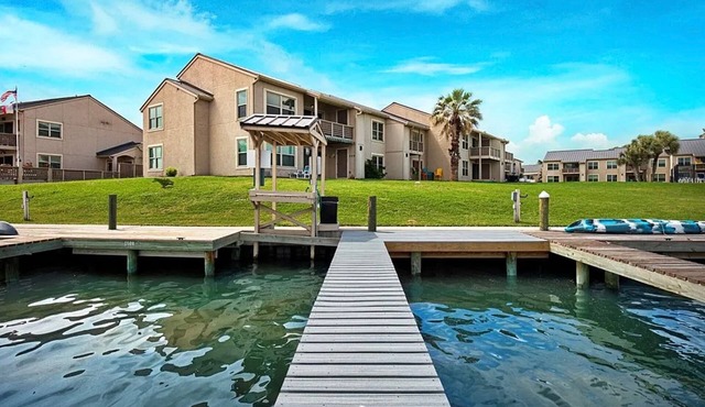 Little Bay House on Canoe Lake