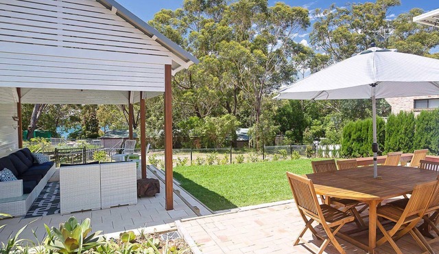 Little Beach House, 4 James Crescent - Little Beach with air con, WiFi and boat parking