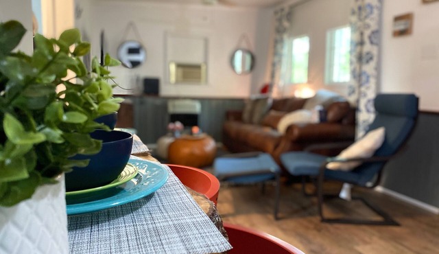 Little Bear Cottage-3 blocks from the lake!