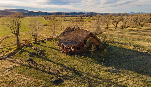 Little Bear Lodge - Spectacular Views & Wildlife