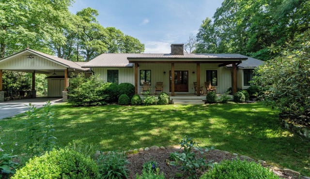 Little Bear Pen | Beautifully Renovated Home on Little Bear Pen Mountain with Spectacular Views