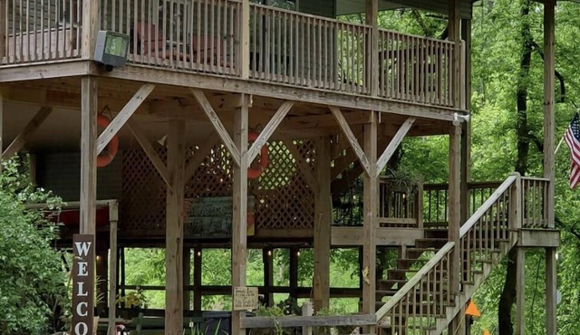 Little Bears Cozy Creekside Cabin at Up The Creek