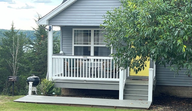 Little Beauty Cottage No. 39, lake cottage, near Louisville