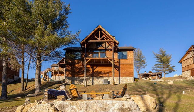 Little Big Bear at Eagles Nest - Two King Masters, Great Views, Walk to Tennis!