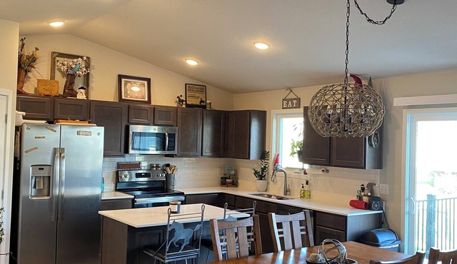 Little bit country, charming 3-bedroom house with WiFi, AC in Bondurant