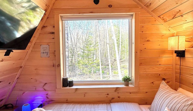 Little Black Aframe by the Brook- 5m to Waterfall