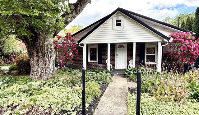 Little Brick House - 10min from New River Gorge Bridge