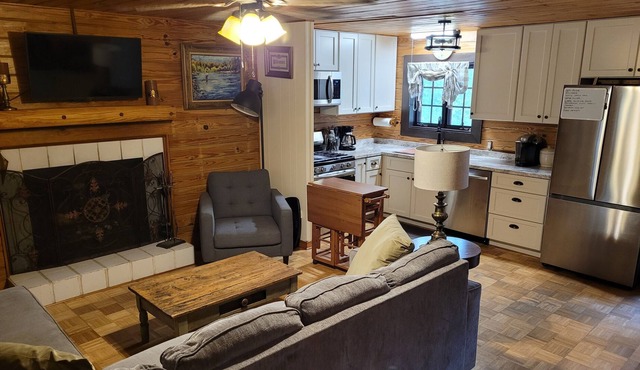 Little Cabin in the Woods - Rustic Charm & Convenience to the Beach!