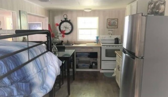 Little cabin sits on river w/lighted fishing pier