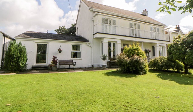 LITTLE CLAREMONT, pet friendly, with a garden in Yelverton