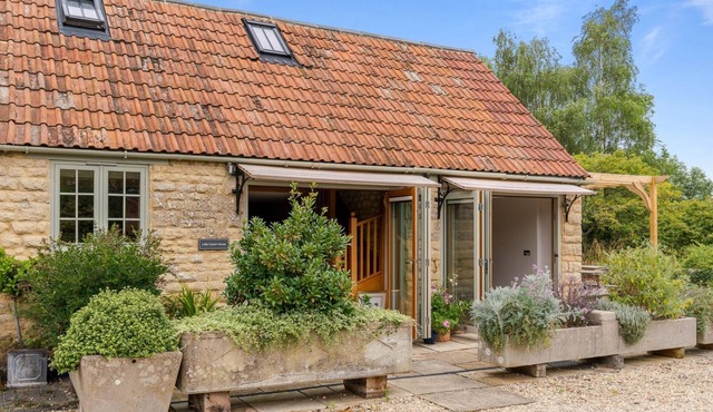 Little Coach House - sleeps 4 guests in 2 bedrooms