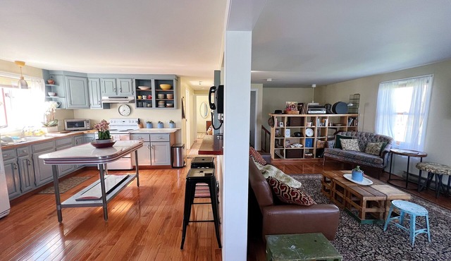 Little Compton Summer Escape, 5 min from the beach