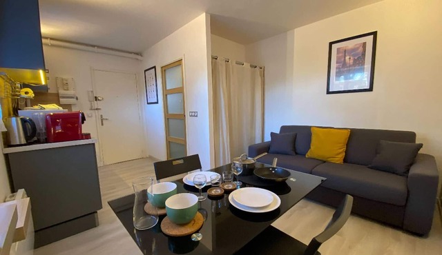 Little Cosy 4' Bretigny Train Station