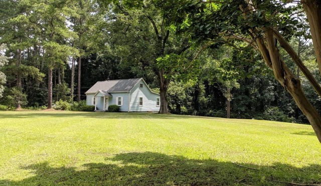 Little cottage in the country. 10 minutes from downtown Newnan.