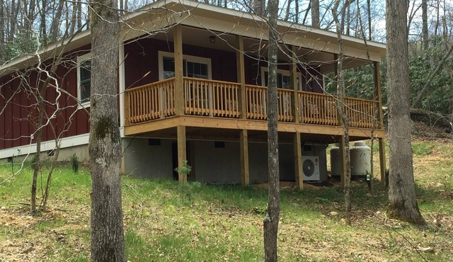 Little cottage in the woods with air conditioning, relaxing porch, and king bed.