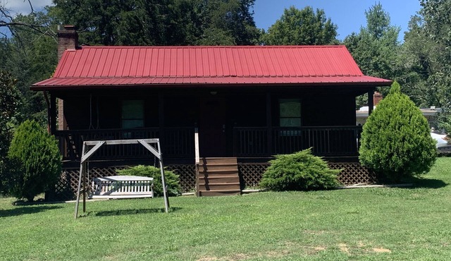 Little Cozy Cabin on Norris St just steps away from beautiful Norris Lake