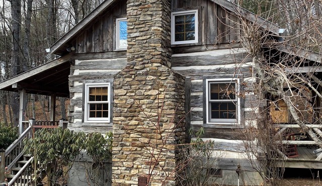 Little Creek Cabin, 2 bedrooms, 1.5 Baths (Sleeps 4)