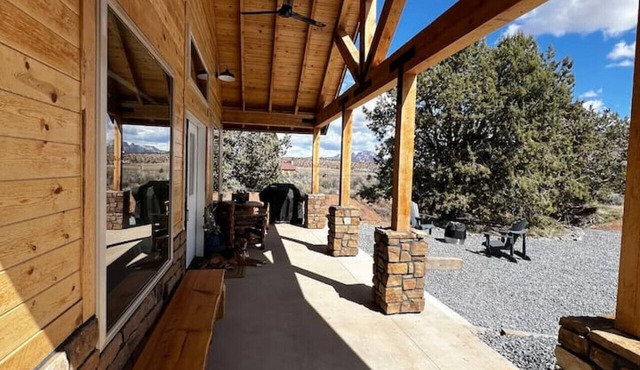 Little Creek Mesa Cabin with Zion NP Views-Jacuzzi