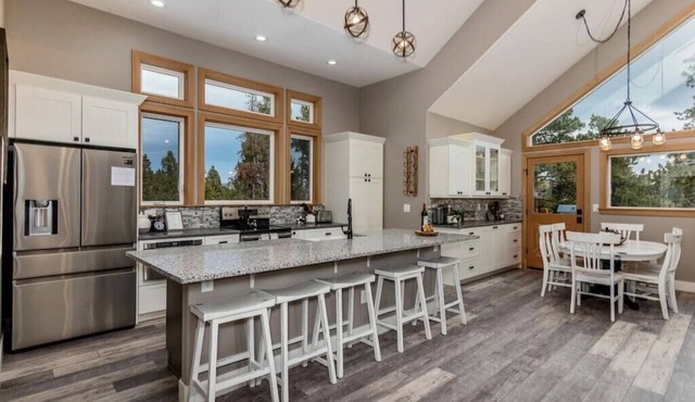 Little Creek | Near Red Rocks | Cozy Mountain Retreat | Hot Tub | Dog Friendly