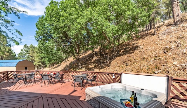 Little Creek Retreat | Babbling Creek, Hot Tub!