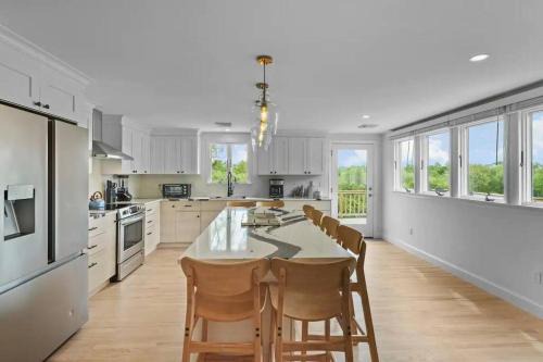 Little Creek Retreat Private hot tub & yard - RIBryan Properties