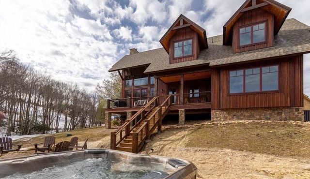 Little Cubs Cabin- 3bd 2 and a half bath Overlook at Eagles Nest, hot tub, fire pit, amenities