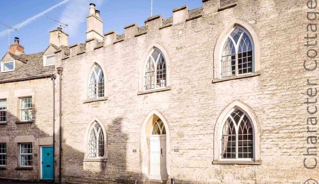 LITTLE CULVER, pet friendly, with open fire in Minchinhampton