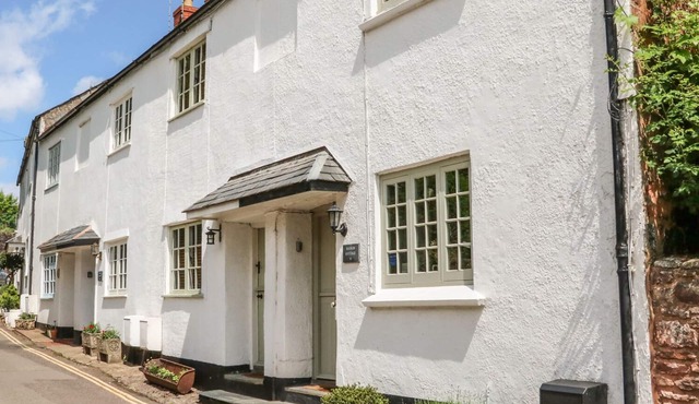 LITTLE DRAGONS, pet friendly, character holiday cottage in Dunster