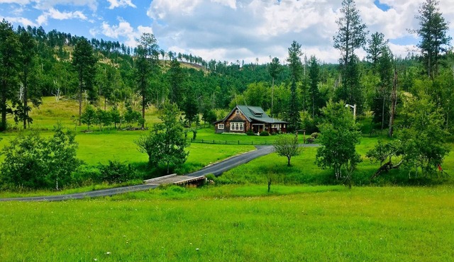 Little Elk Cottage in Scenic Vanocker Canyon - Beautiful Meadow Views!