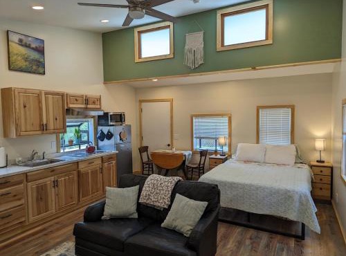Little Fawn Lookout- Peaceful & Convenient Retreat