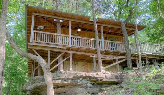 Little Fox Cottage ~ Rustic Modern Retreat for 2 w
