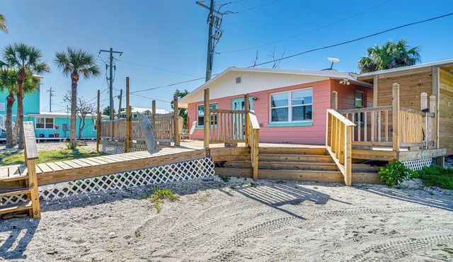 Little Gasparilla Home: Walk to Beaches!