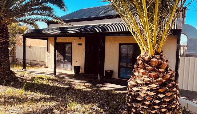 Little Gem on Williams| 3 bedroom, Wi-Fi, Pet Friendly, Perfect Location