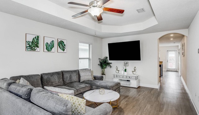 Little Gem |Reduced Rates |Extended Stays Accepted |5 Min to NAS & Downtown Pensacola |Fenced Yard