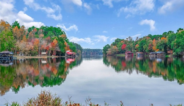 Little Getaway Paradise on the Golf Course w/Resort Amenities!