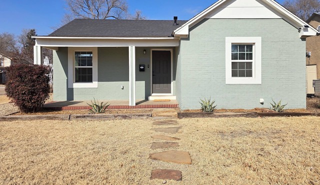 Little Green Cottage in the Heart of Lubbock