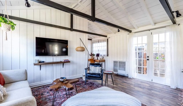 Little Green House - Monterey House - Eco-Friendly with Two Office Spaces