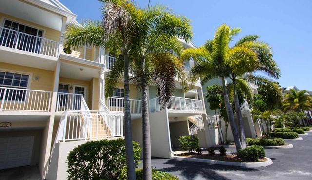 Little Harbor 3BR/3BA – 4 Balconies, Water Views from Every Room, Walk to Beach & Tiki Bar