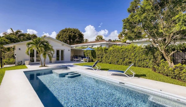 Little Havana - Unwind in a Tropical Garden Retreat with Private Pool