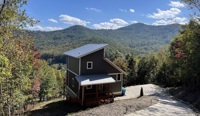 Little Hickory Top - Mountain Side Modern Cabin