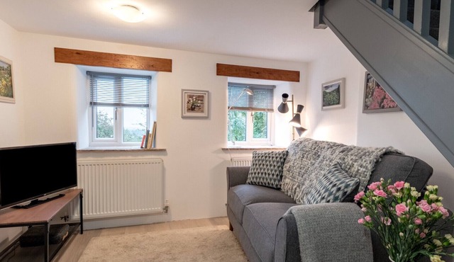 Little Hillside - One Bedroom House, Sleeps 2