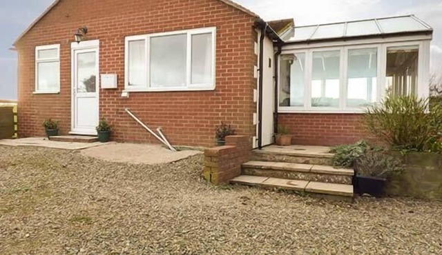 LITTLE HOMEFIELD, romantic, with a garden in Cardington