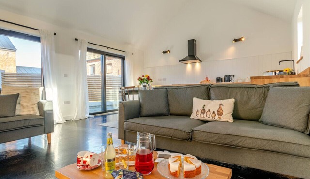 Little House Barn - Two Bedroom House, Sleeps 4