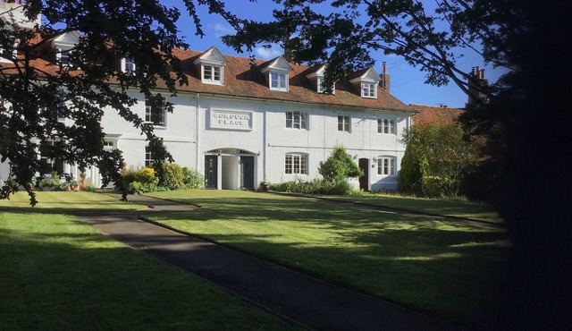 Little House . Cottage for 4 in Tenterden High Street. Wifi, parking, woodburner